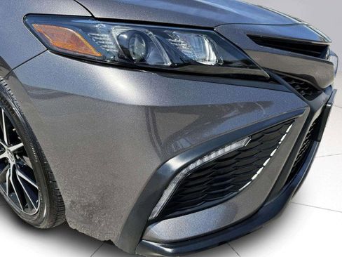 Used 2024 Toyota Camry SE image 11