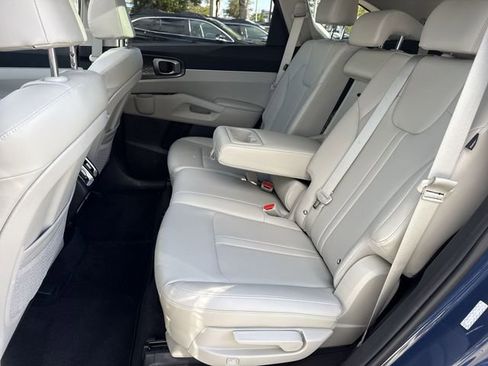 Used 2025 Kia Sorento S w/ Panoramic Sunroof Package image 23