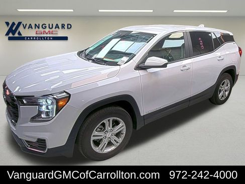 Used 2024 GMC Terrain SLE image 1