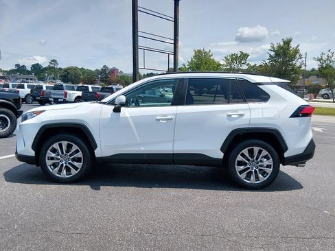 Used 2019 Toyota RAV4 XLE Premium FWD image 7