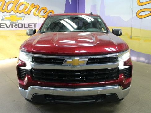 Used 2024 Chevrolet Silverado 1500 LT w/ Z71 Off-Road Package AWD/4WD image 3