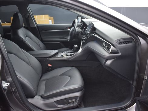 Used 2022 Toyota Camry XSE FWD image 10