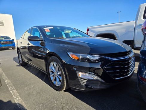 Used 2021 Chevrolet Malibu LT FWD image 1