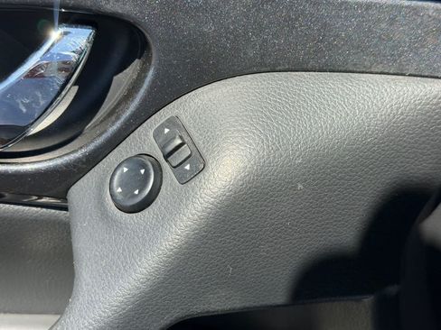 Used 2018 Nissan Rogue S FWD image 8