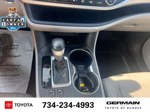 Used 2019 Toyota Highlander XLE AWD/4WD image 24