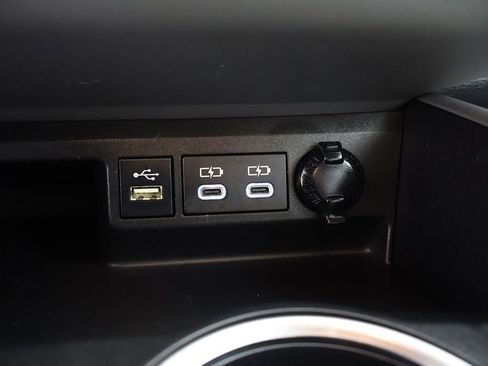 Used 2023 Toyota Highlander L AWD/4WD image 45