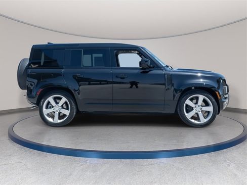 New 2025 Land Rover Defender 110 X-Dynamic SE image 6