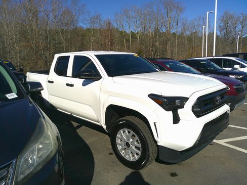Used 2024 Toyota Tacoma SR image 5