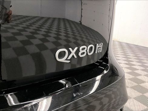 Used 2025 INFINITI QX80 Sensory AWD/4WD image 9