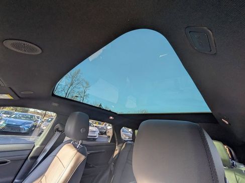 Used 2022 Land Rover Range Rover Evoque R-Dynamic SE image 21