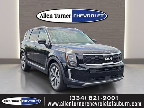 Used 2022 Kia Telluride S FWD image 1