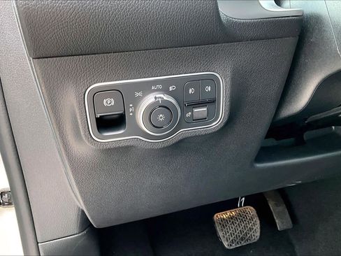 New 2026 Mercedes-Benz GLB 250 image 12