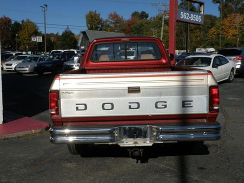 Used 1993 Dodge D/W Truck 150 image 3