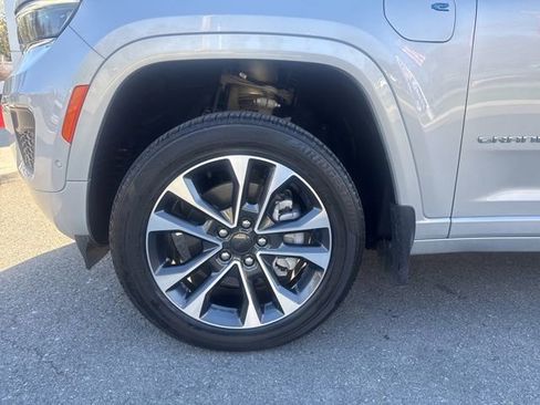 Used 2023 Jeep Grand Cherokee Overland image 12