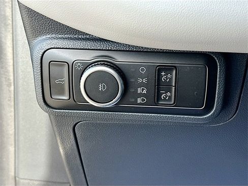 Used 2025 Ford Explorer Active w/ Active Comfort Package image 10