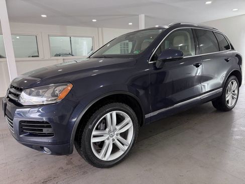 Used 2012 Volkswagen Touareg VR6 image 2