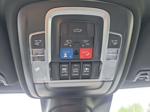 Used 2024 RAM 2500 Limited AWD/4WD image 37