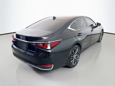 Used 2024 Lexus ES 250 w/ Premium Package image 7