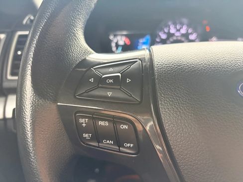 Used 2017 Ford Explorer XLT w/ Equipment Group 202A AWD/4WD image 32