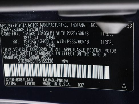 Used 2023 Toyota Sienna Limited image 45