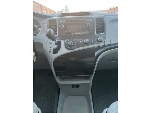 Used 2011 Toyota Sienna CE image 18