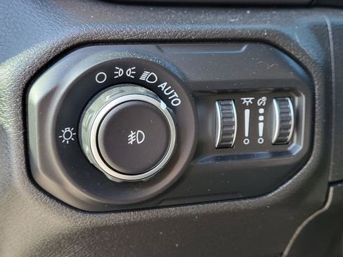Used 2019 Jeep Wrangler Sport AWD/4WD image 9