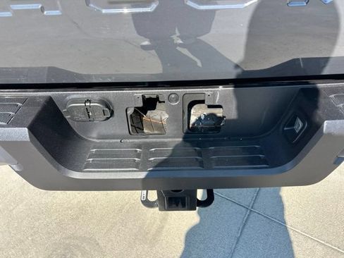 Certified 2025 Toyota Tacoma TRD Off-Road AWD/4WD image 9