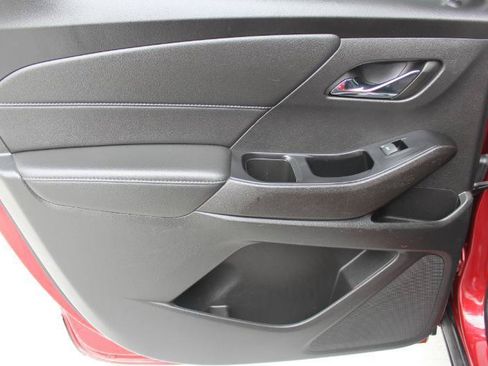 Used 2023 Chevrolet Traverse LT FWD image 12