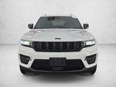 Certified 2025 Jeep Grand Cherokee Altitude AWD/4WD image 2