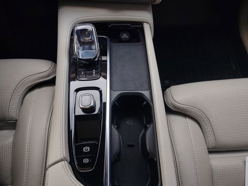 Used 2022 Volvo XC90 T8 Inscription w/ Advanced Package image 10