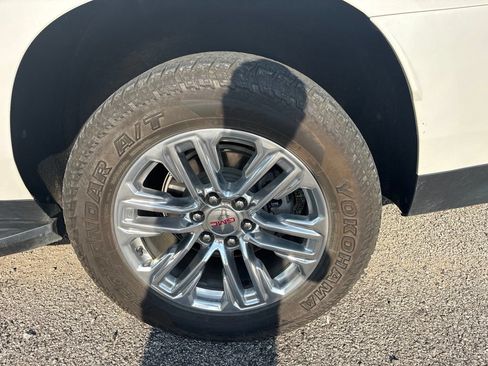 Used 2023 GMC Yukon XL SLT AWD/4WD image 26