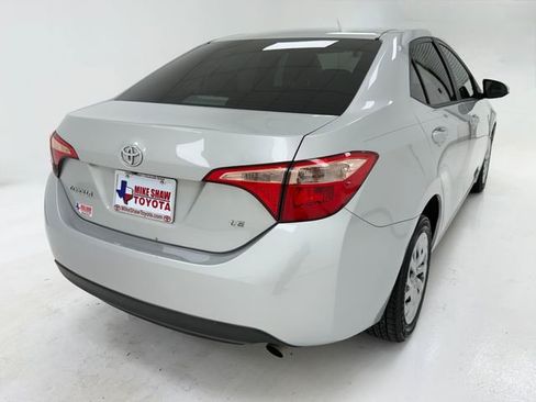 Used 2018 Toyota Corolla LE FWD image 40
