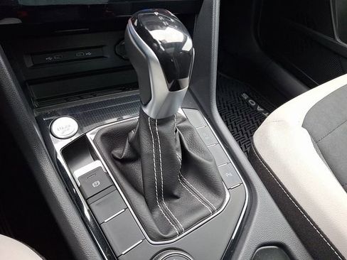 New 2026 Volkswagen Taos SE image 8