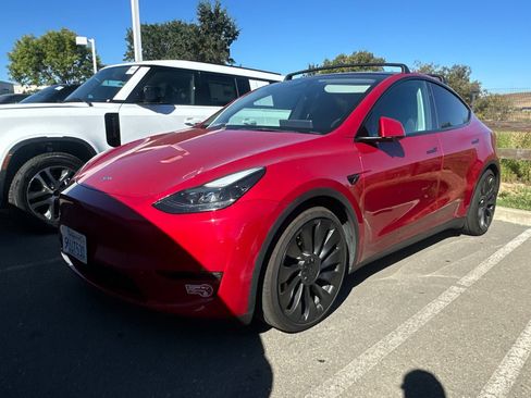 Used 2023 Tesla Model Y Long Range AWD/4WD image 2