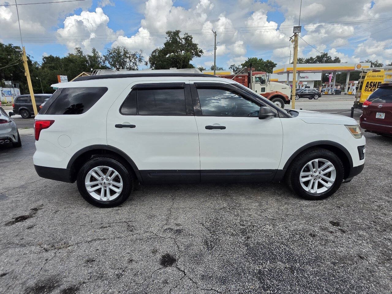 Used 2017 Ford Explorer FWD image 8