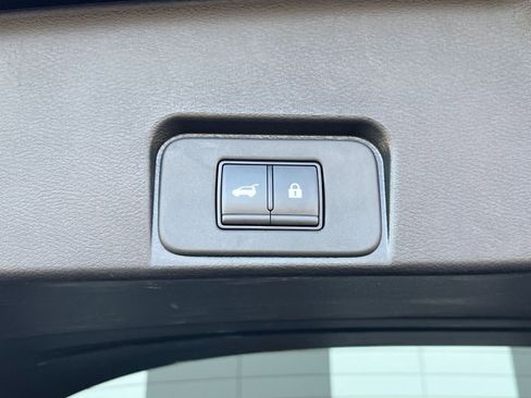 Used 2025 Nissan Rogue SV FWD image 22