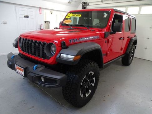 Certified 2025 Jeep Wrangler Unlimited Rubicon 4xe w/ Safety Group AWD/4WD image 16