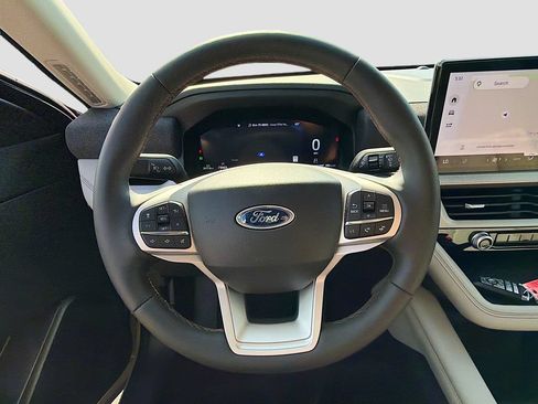 Used 2026 Ford Explorer Active w/ Active Comfort Package AWD/4WD image 11