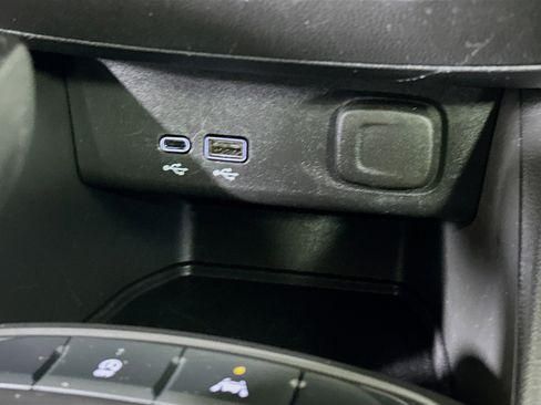 Used 2025 Buick Envista Preferred image 25