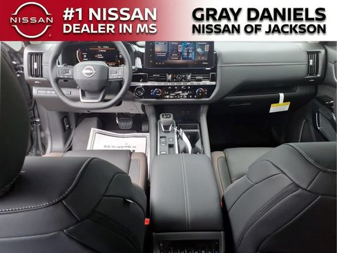 New 2026 Nissan Pathfinder Platinum w/ Accent Package FWD image 18