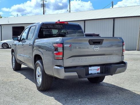 Used 2024 Nissan Frontier SV AWD/4WD image 3