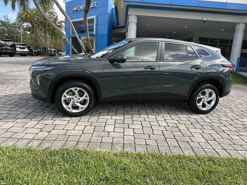 Used 2025 Chevrolet Trax LS w/ LS Convenience Package FWD image 32