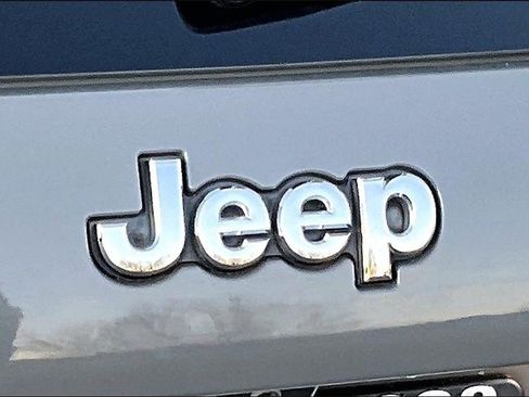 Used 2019 Jeep Cherokee Latitude Plus w/ Cold Weather Group image 14