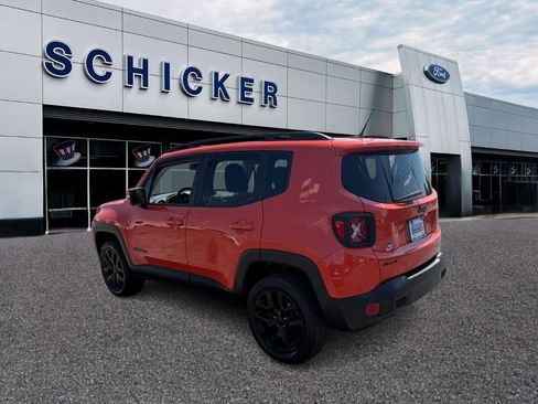 Used 2017 Jeep Renegade Altitude AWD/4WD image 3