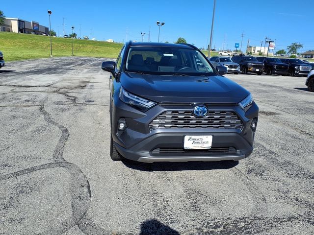 Used 2022 Toyota RAV4 Limited AWD/4WD image 4