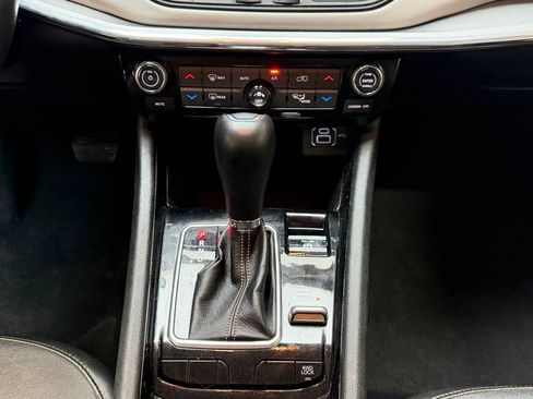 Used 2022 Jeep Compass Limited AWD/4WD image 12