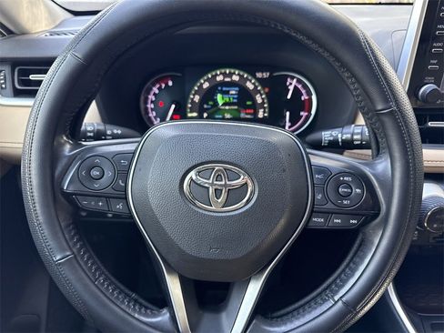 Used 2019 Toyota RAV4 Limited image 14