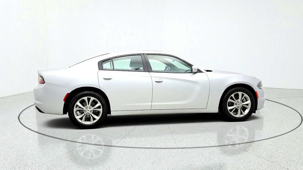 Used 2022 Dodge Charger SXT w/ Driver Convenience Group AWD/4WD image 4