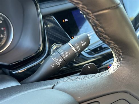 Used 2025 Cadillac XT6 Premium Luxury image 20