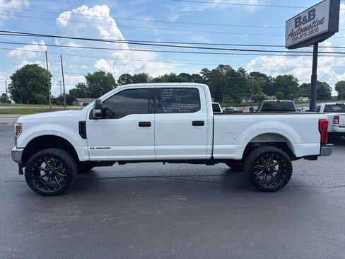 Used 2019 Ford F250 XLT w/ Snow Plow Prep Package AWD/4WD image 9
